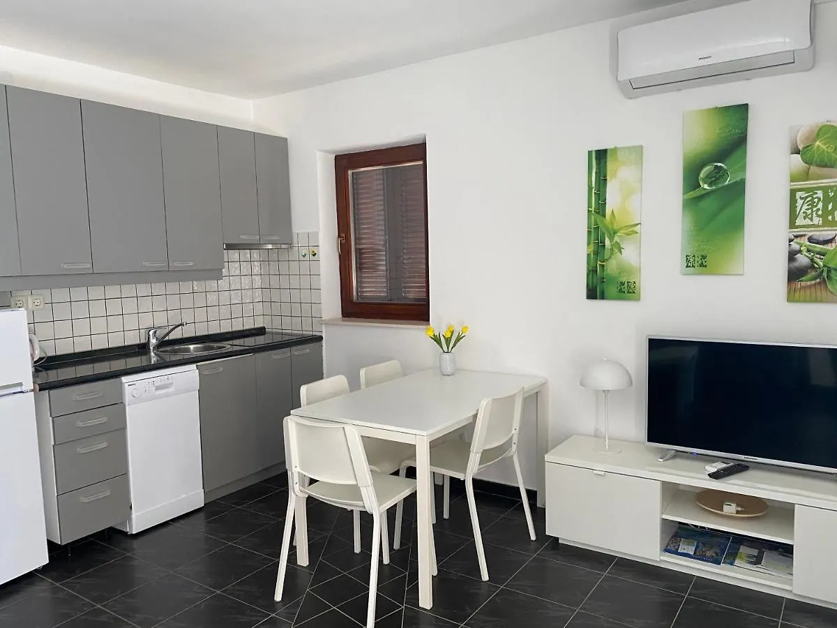 Apartment Apartmani Sa Privatnom Plazom , Mali Losinj, Artatore 5 Croatia